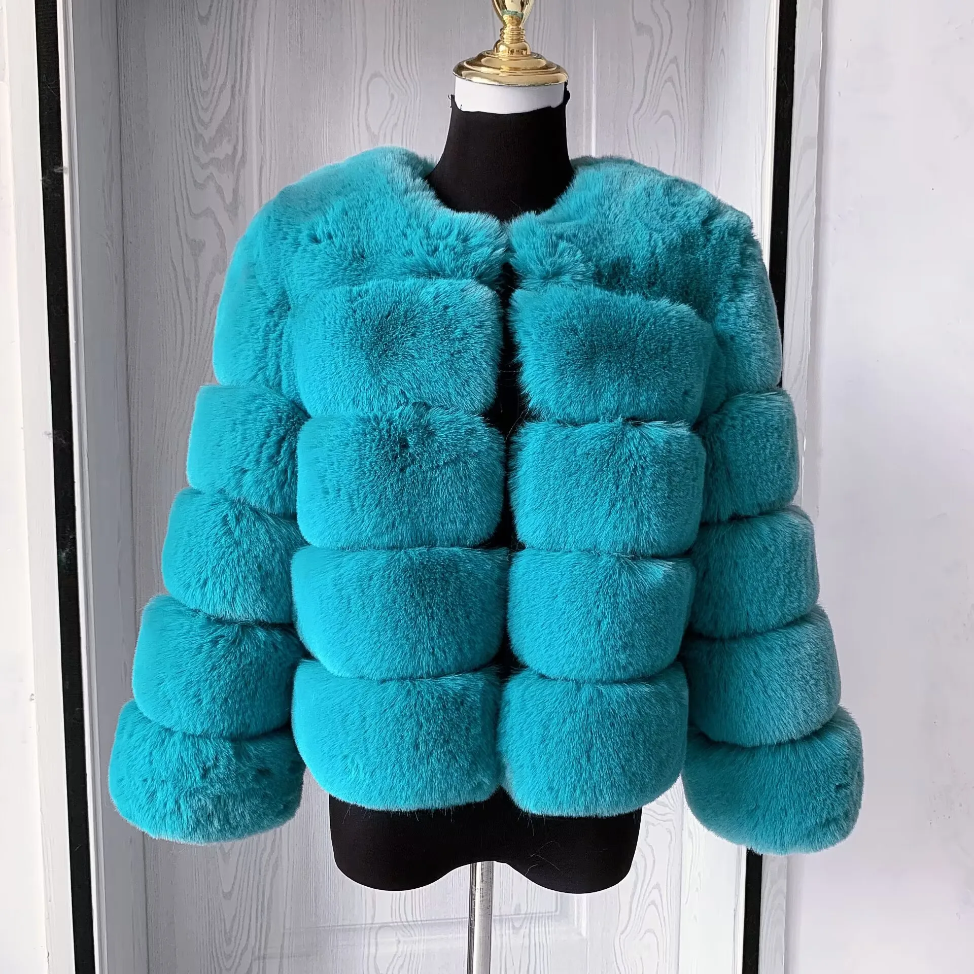 Women's Fashion Faux Fur Coat Super Hot Autumn Winter Women Short Faux Fox Fur Fluffy Jacket High Quality 7XL Ladies Furry Coats