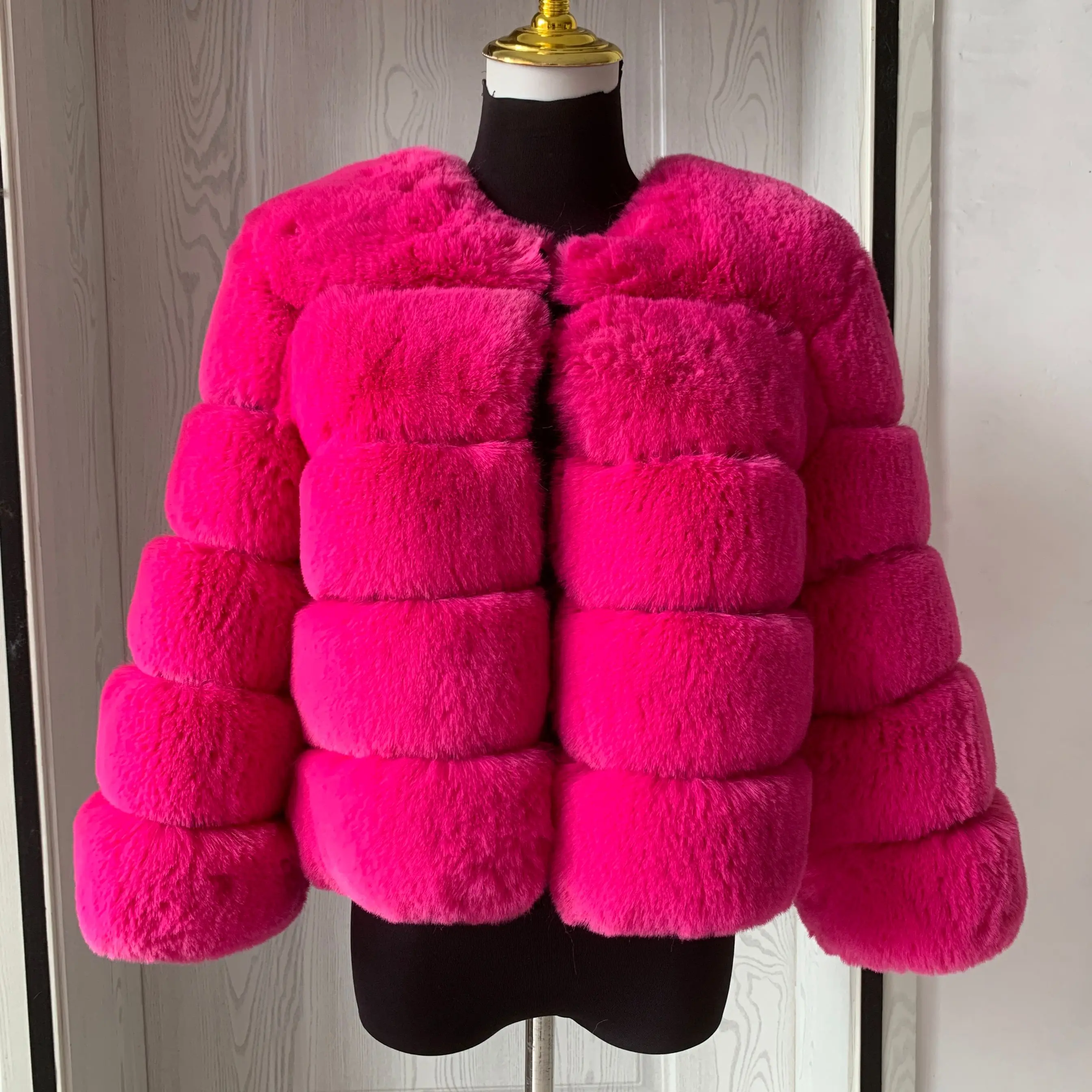 Women's Fashion Faux Fur Coat Super Hot Autumn Winter Women Short Faux Fox Fur Fluffy Jacket High Quality 7XL Ladies Furry Coats