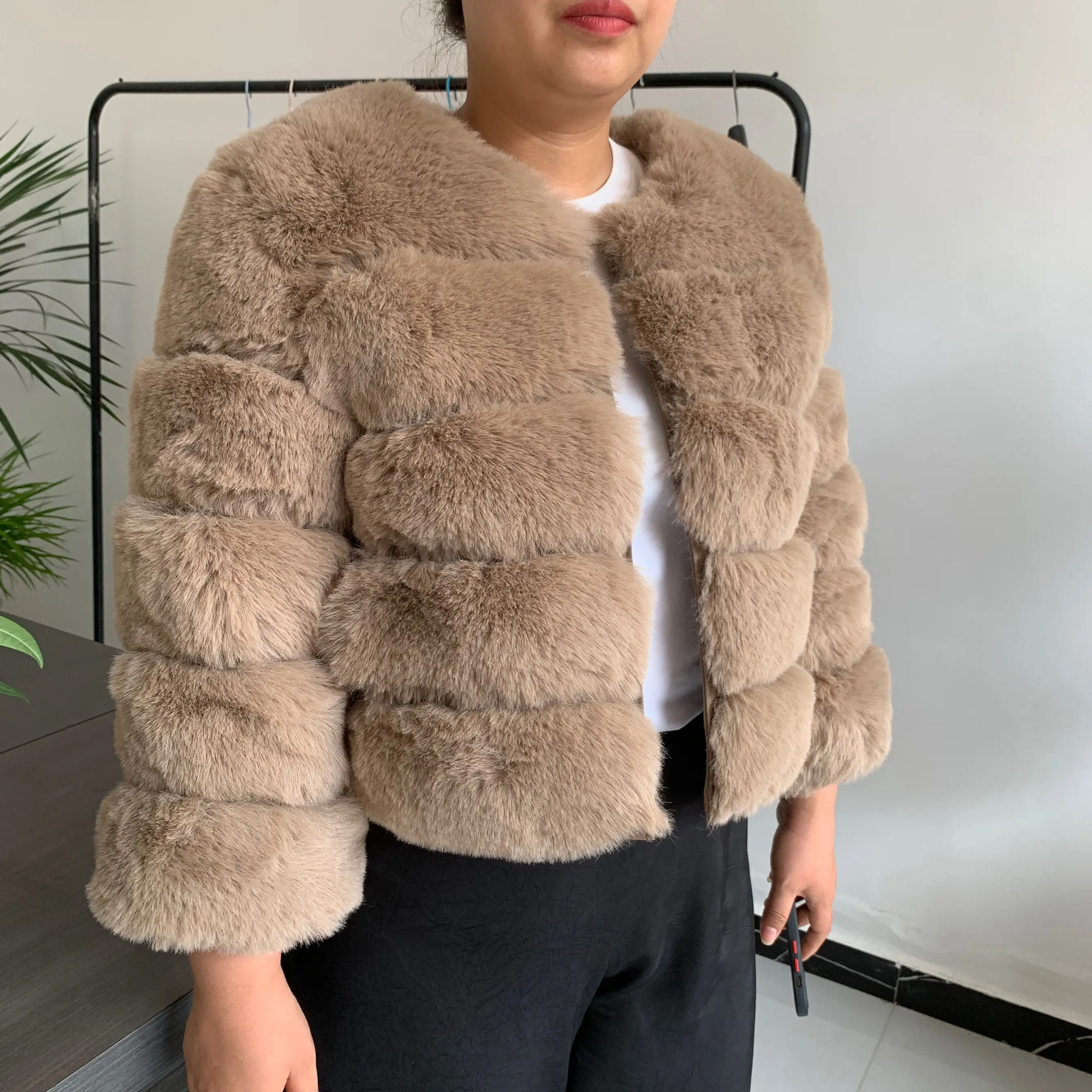 Women's Fashion Faux Fur Coat Super Hot Autumn Winter Women Short Faux Fox Fur Fluffy Jacket High Quality 7XL Ladies Furry Coats