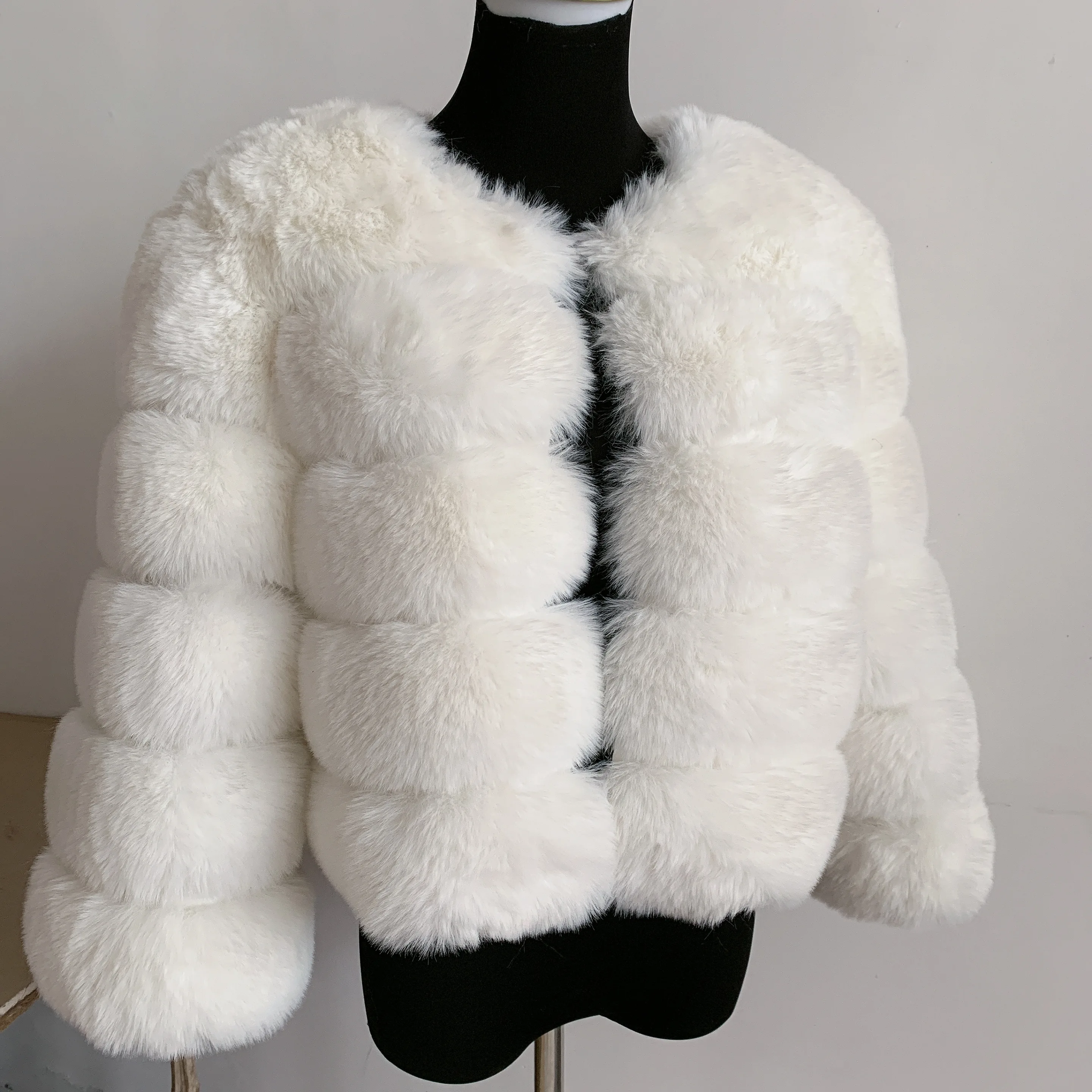 Women's Fashion Faux Fur Coat Super Hot Autumn Winter Women Short Faux Fox Fur Fluffy Jacket High Quality 7XL Ladies Furry Coats