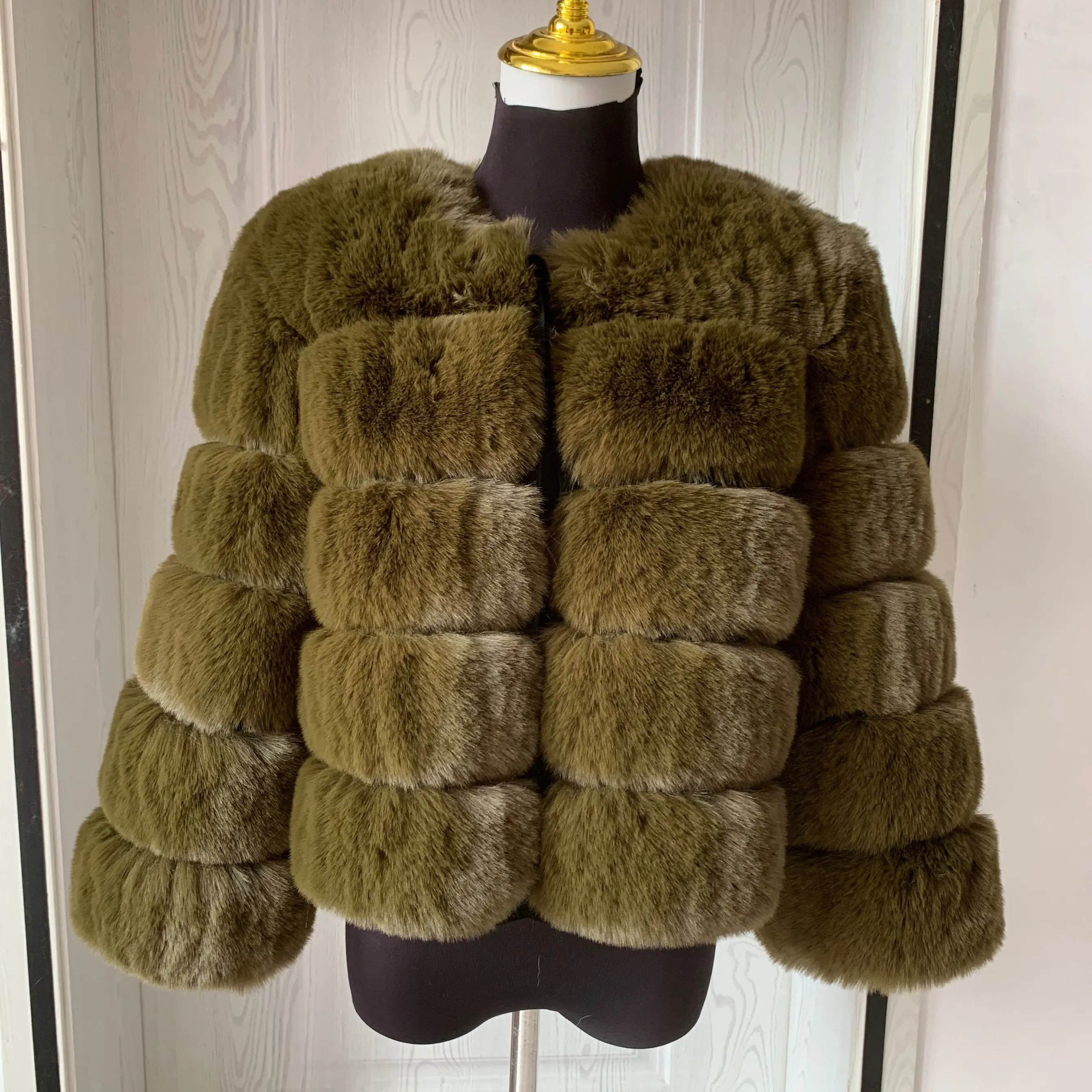 Women's Fashion Faux Fur Coat Super Hot Autumn Winter Women Short Faux Fox Fur Fluffy Jacket High Quality 7XL Ladies Furry Coats