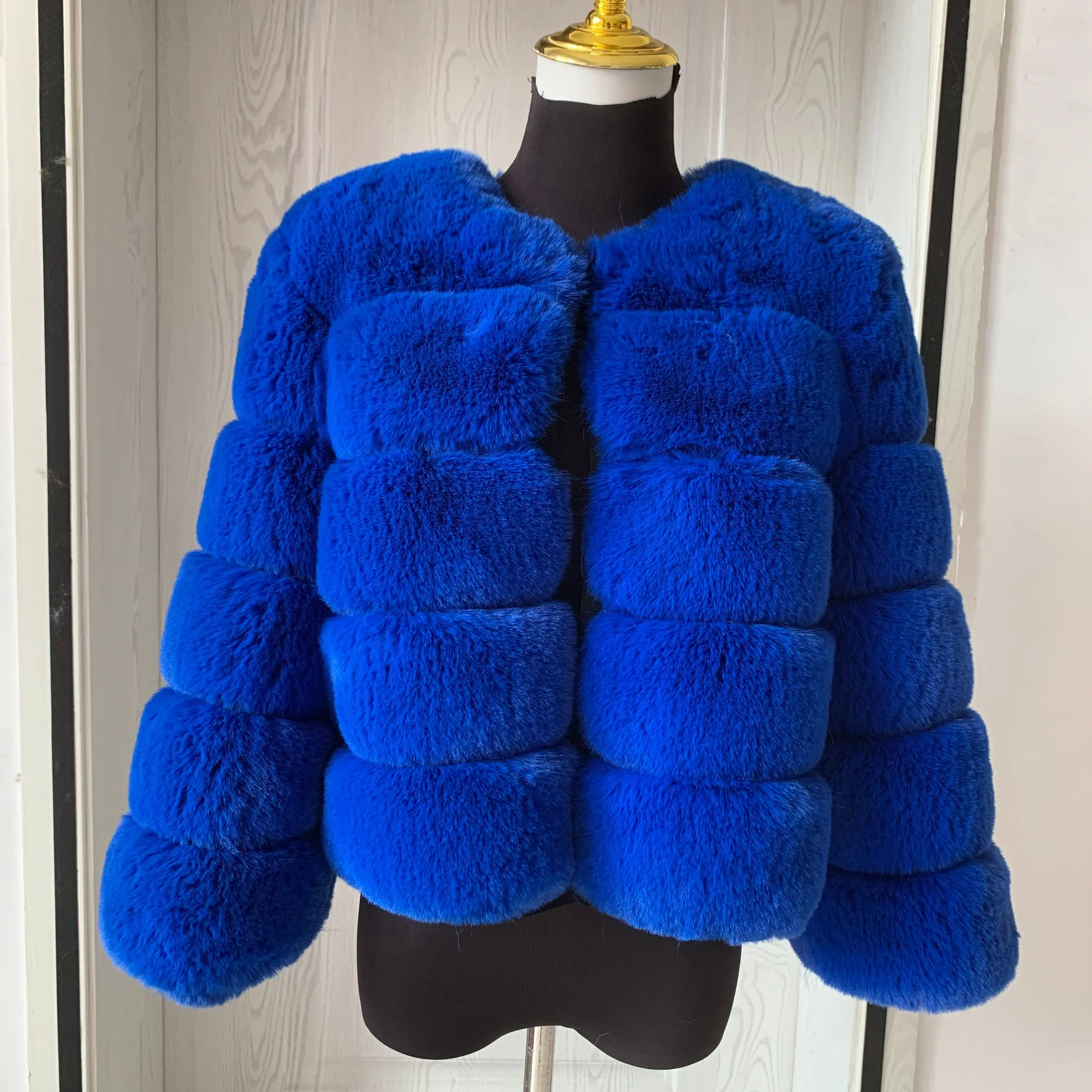 Women's Fashion Faux Fur Coat Super Hot Autumn Winter Women Short Faux Fox Fur Fluffy Jacket High Quality 7XL Ladies Furry Coats