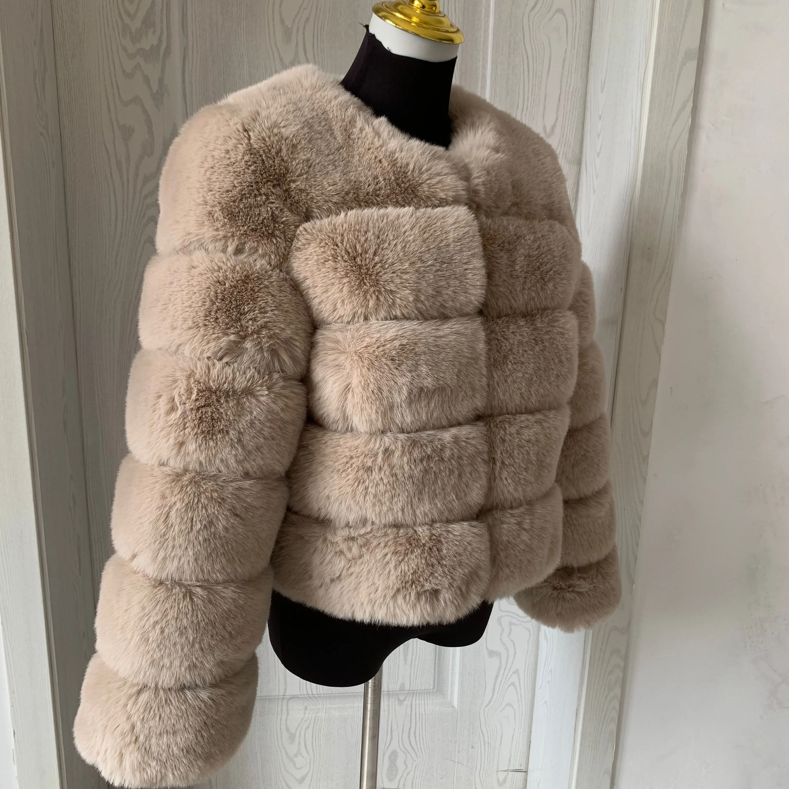 Women's Fashion Faux Fur Coat Super Hot Autumn Winter Women Short Faux Fox Fur Fluffy Jacket High Quality 7XL Ladies Furry Coats