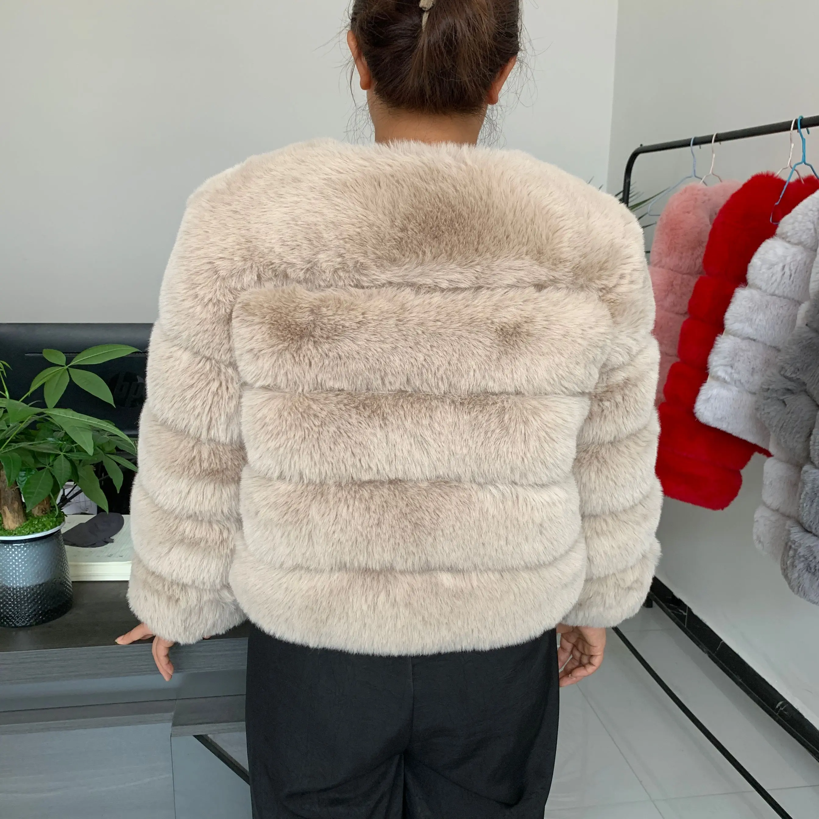 Women's Fashion Faux Fur Coat Super Hot Autumn Winter Women Short Faux Fox Fur Fluffy Jacket High Quality 7XL Ladies Furry Coats