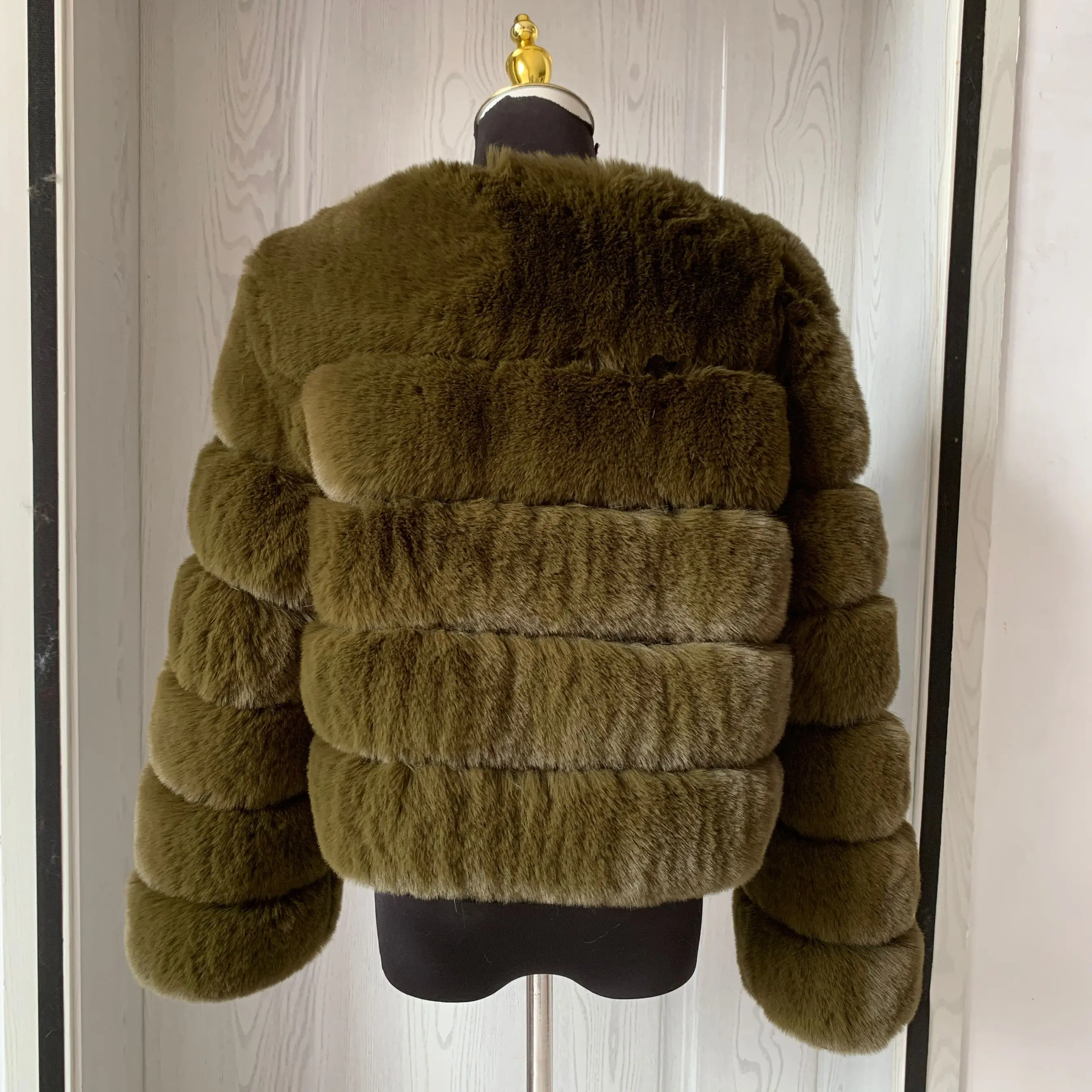 Women's Fashion Faux Fur Coat Super Hot Autumn Winter Women Short Faux Fox Fur Fluffy Jacket High Quality 7XL Ladies Furry Coats