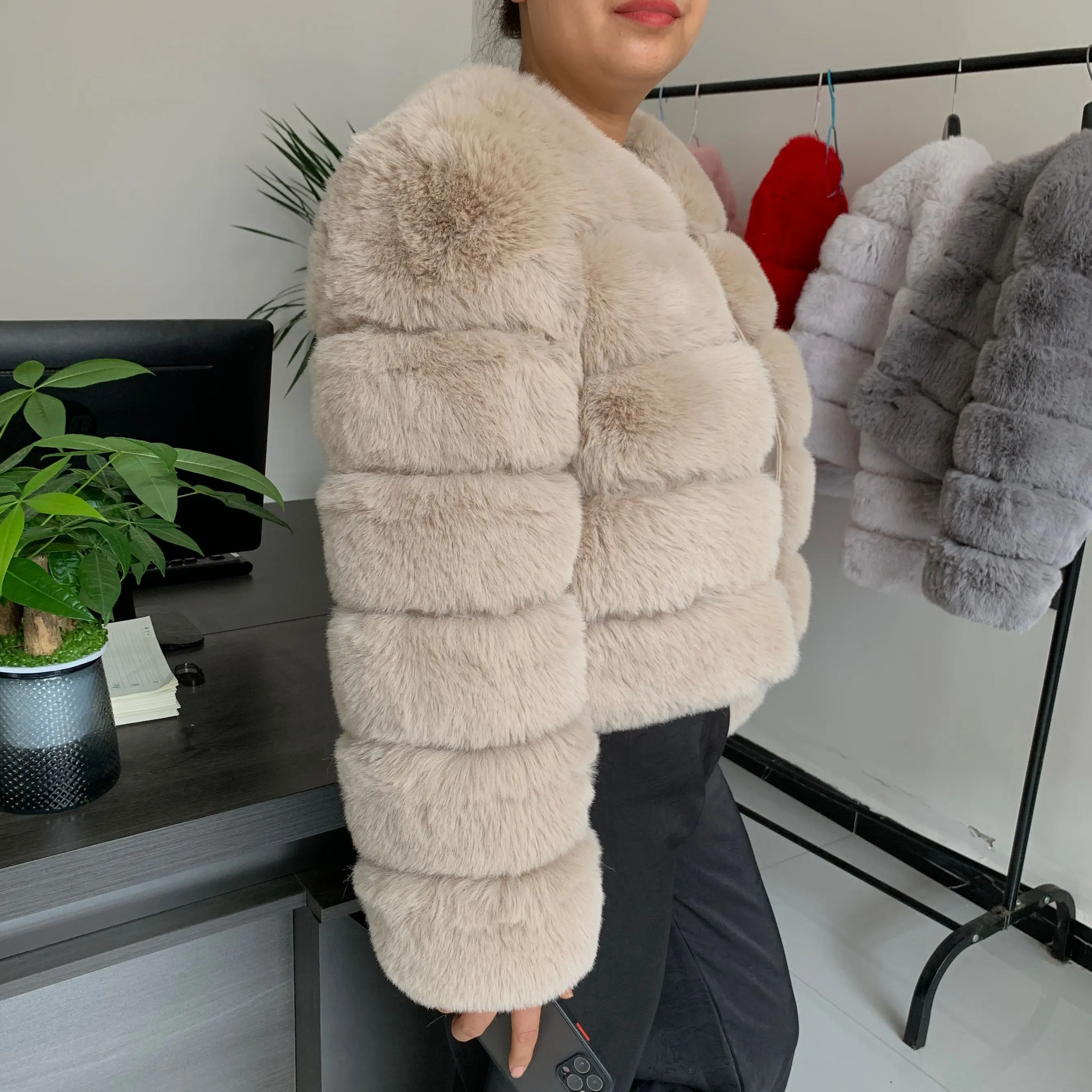Women's Fashion Faux Fur Coat Super Hot Autumn Winter Women Short Faux Fox Fur Fluffy Jacket High Quality 7XL Ladies Furry Coats