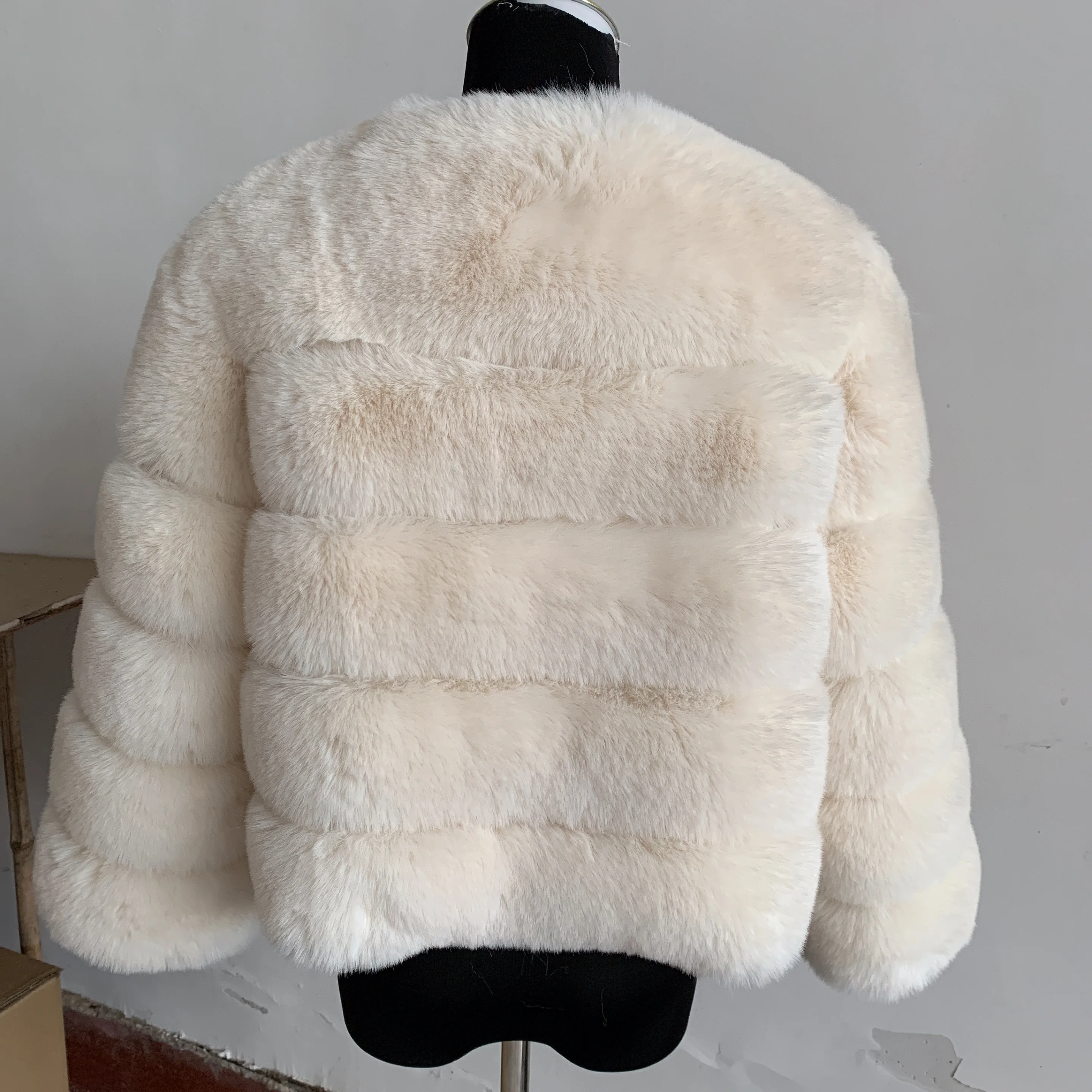 Women's Fashion Faux Fur Coat Super Hot Autumn Winter Women Short Faux Fox Fur Fluffy Jacket High Quality 7XL Ladies Furry Coats