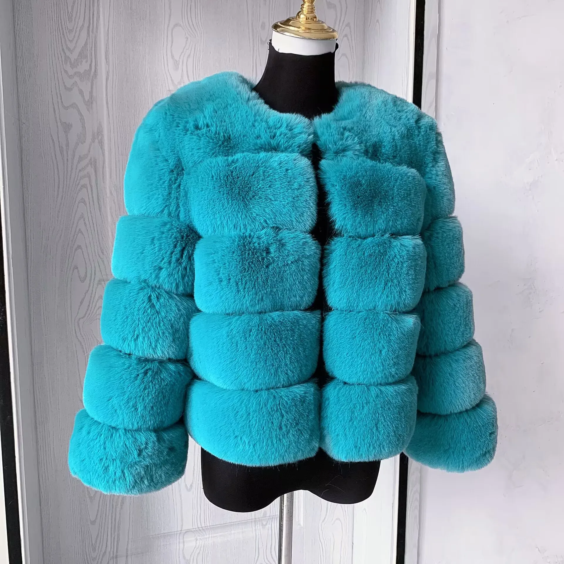Women's Fashion Faux Fur Coat Super Hot Autumn Winter Women Short Faux Fox Fur Fluffy Jacket High Quality 7XL Ladies Furry Coats