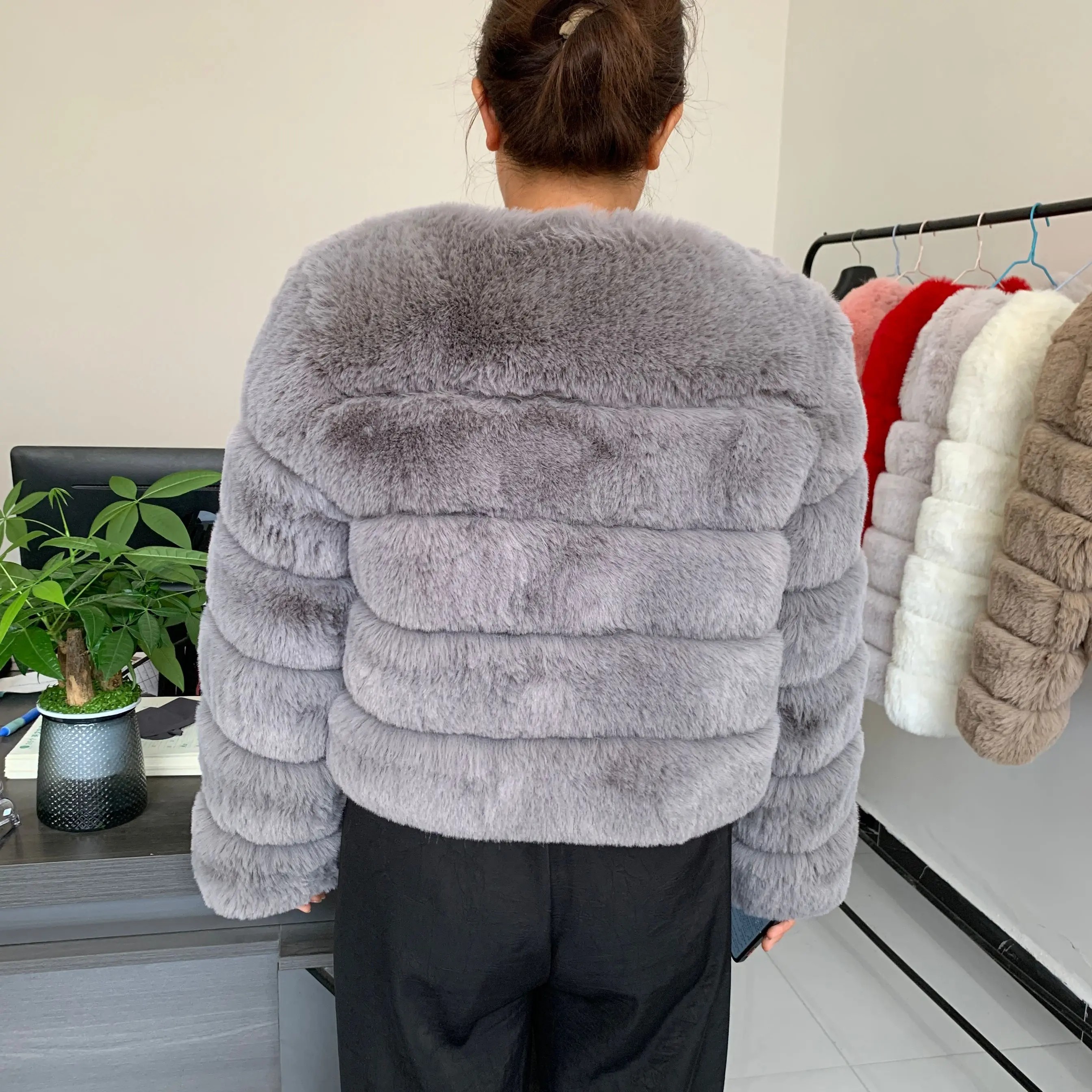 Women's Fashion Faux Fur Coat Super Hot Autumn Winter Women Short Faux Fox Fur Fluffy Jacket High Quality 7XL Ladies Furry Coats