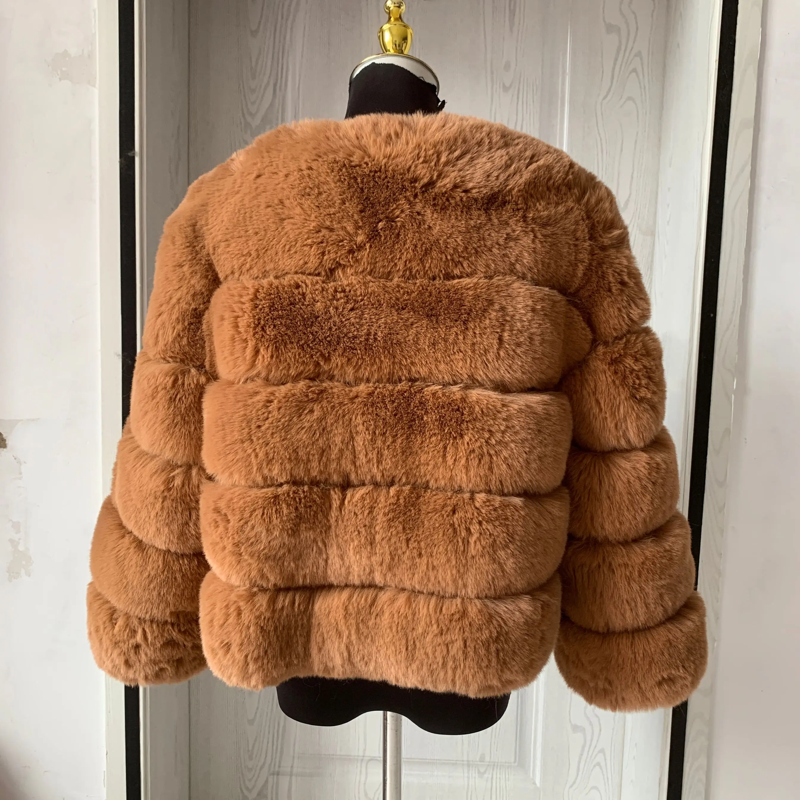 Women's Fashion Faux Fur Coat Super Hot Autumn Winter Women Short Faux Fox Fur Fluffy Jacket High Quality 7XL Ladies Furry Coats