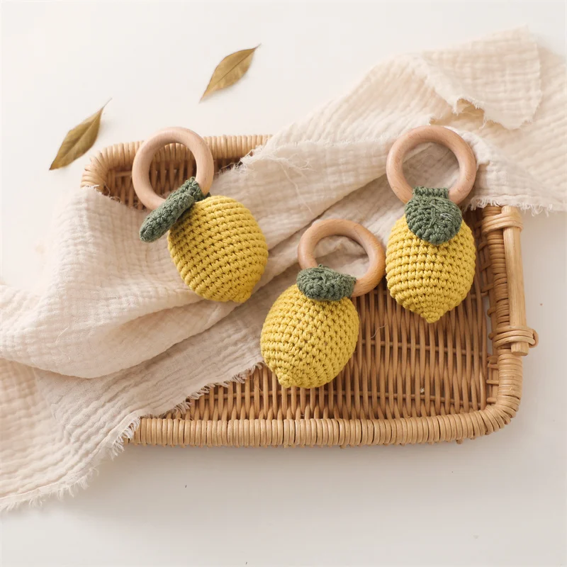 1PC Baby Lemon Crochet Ratter Toys Wood Teether Fruit Cotton Music Rattle Baby Teether Rodent Infant Gym Mobile Rattles Toy Gift