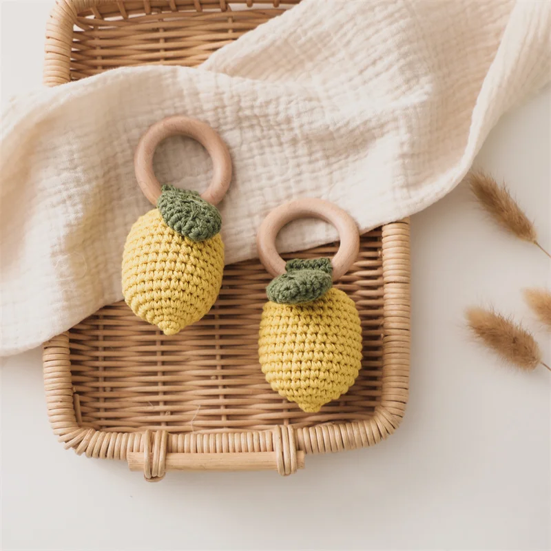 1PC Baby Lemon Crochet Ratter Toys Wood Teether Fruit Cotton Music Rattle Baby Teether Rodent Infant Gym Mobile Rattles Toy Gift