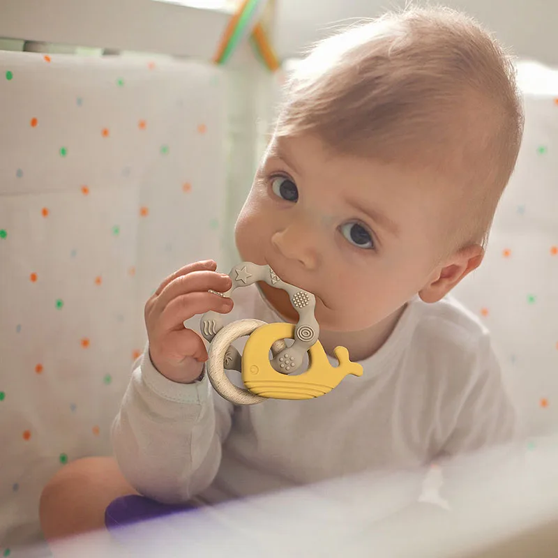 1pc Baby Teether Silicone Bracelet Cute Animal Silicone Pendant Wood Ring Teething Rattle for Baby Accessories Toys
