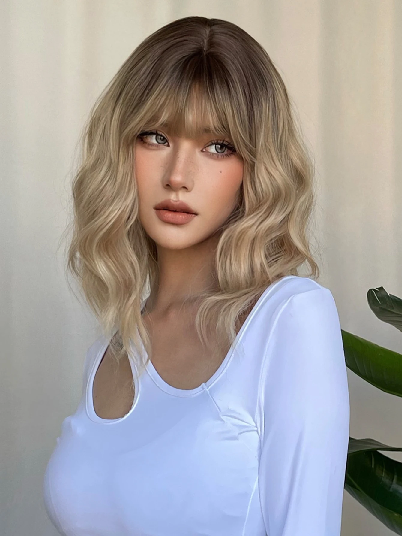 Short Wavy Bob Synthetic Wigs Brown to Blonde Ombre Hair Wigs for Women with Bangs Cosplay Lolita Natural Wig Heat Resistant