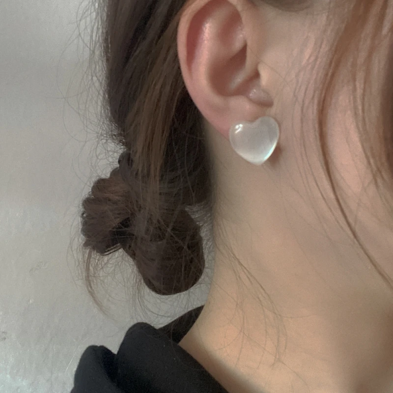 Translucent Heart Stud Earrings for Women White Acrylic Small Earrings Korean Fashion Girls Ear Jewelry Oorbellen Christmas Gift