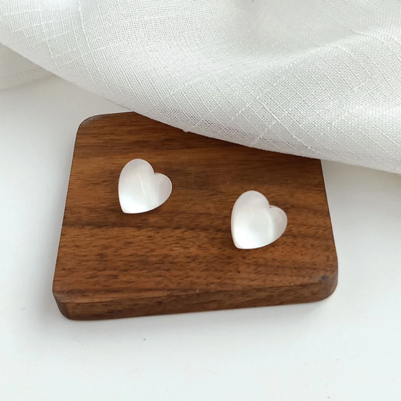 Translucent Heart Stud Earrings for Women White Acrylic Small Earrings Korean Fashion Girls Ear Jewelry Oorbellen Christmas Gift