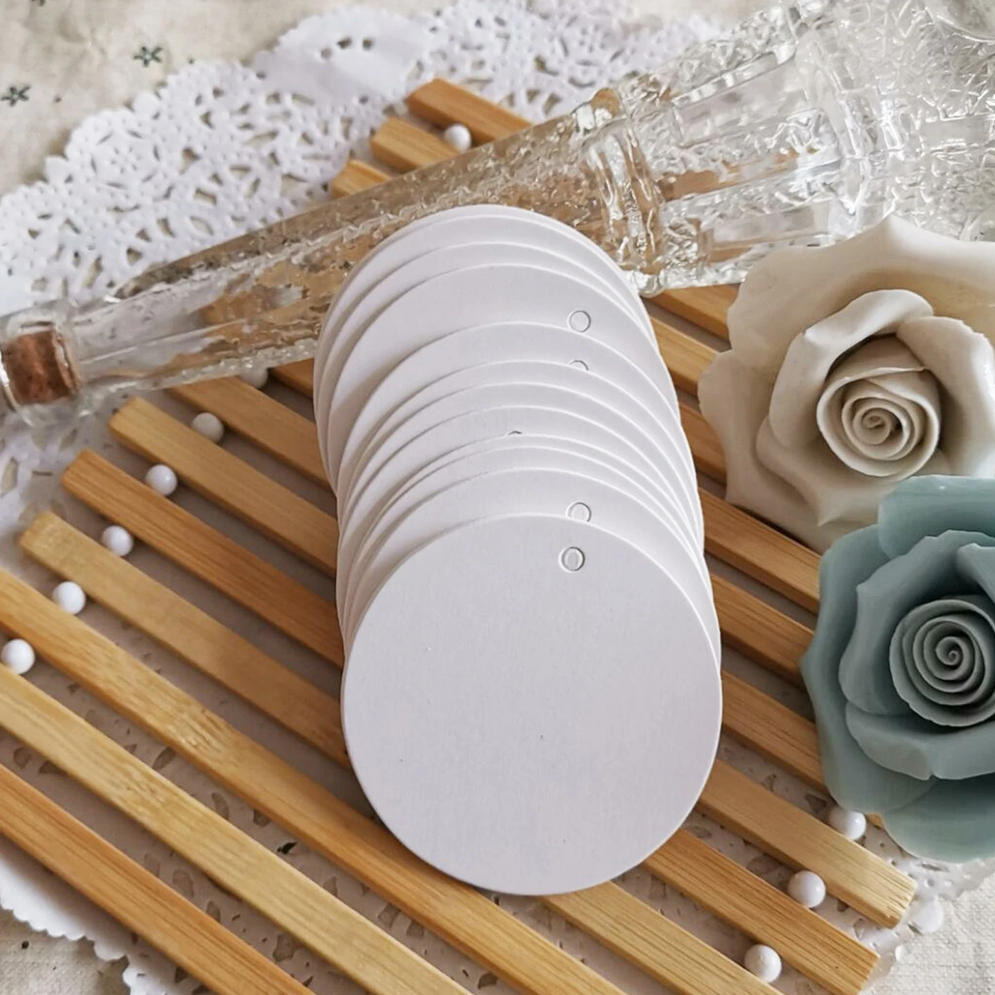 50pcs Round Paper Tag Labels Kraft Paper Cards Love Heart Hang Tags Blank for Jewelry Packaging DIY Couples Lovers Christmas