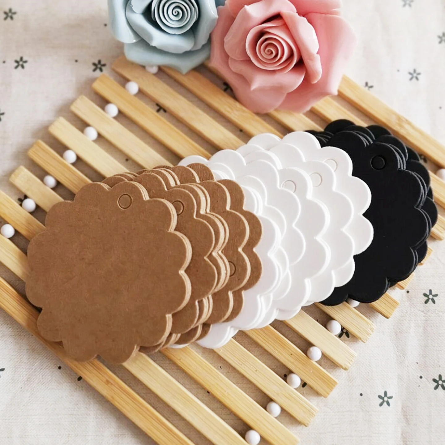 50pcs Round Paper Tag Labels Kraft Paper Cards Love Heart Hang Tags Blank for Jewelry Packaging DIY Couples Lovers Christmas
