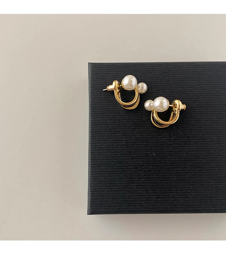 2025 New Retro Light Luxury Pearl Stud Earrings Korean Simple Jewelry Christmas Party Girl's Temperament Accessories For Woman