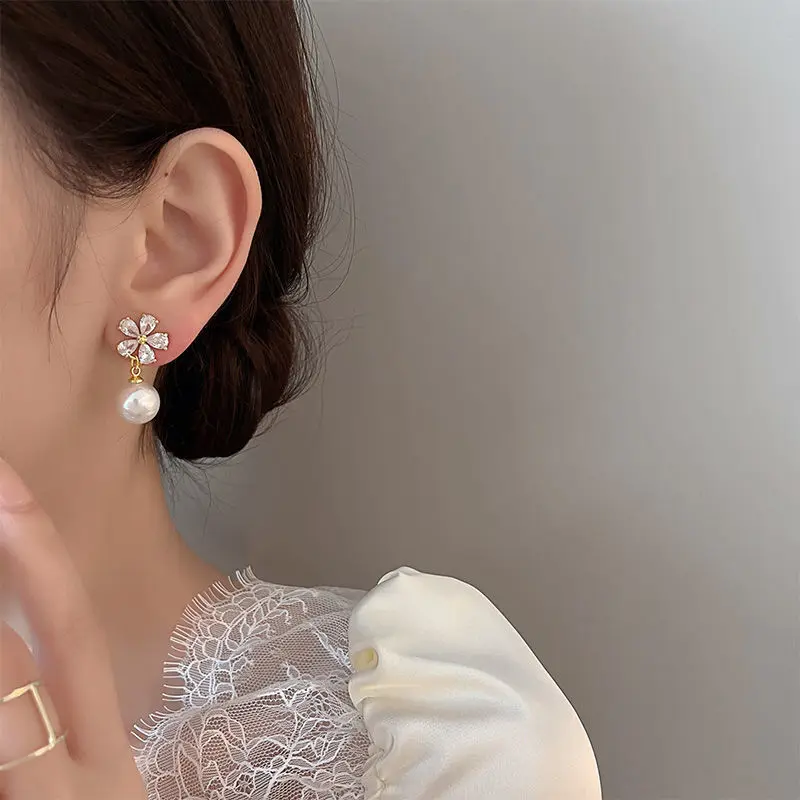 Elegant Sweet Flower Stud Earrings For Women Exquisite Zircon Imitation Pearl Flowers Earring Party Christmas Jewelry Gift