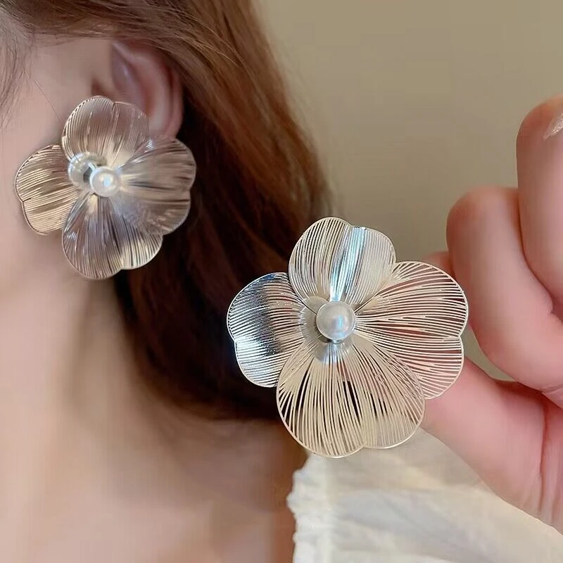 Large Flower Pearl earrings for women luxury design study earrings for women Korean fashion jewelry accessories Christmas gift