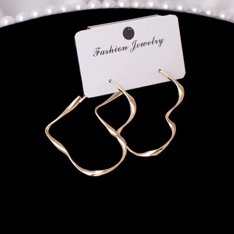 Minimalist Big Heart Hoop Earring for Women Unique Gold Color Wave Loop Ear Statement Party Jewelry LOVE Christmas Gift