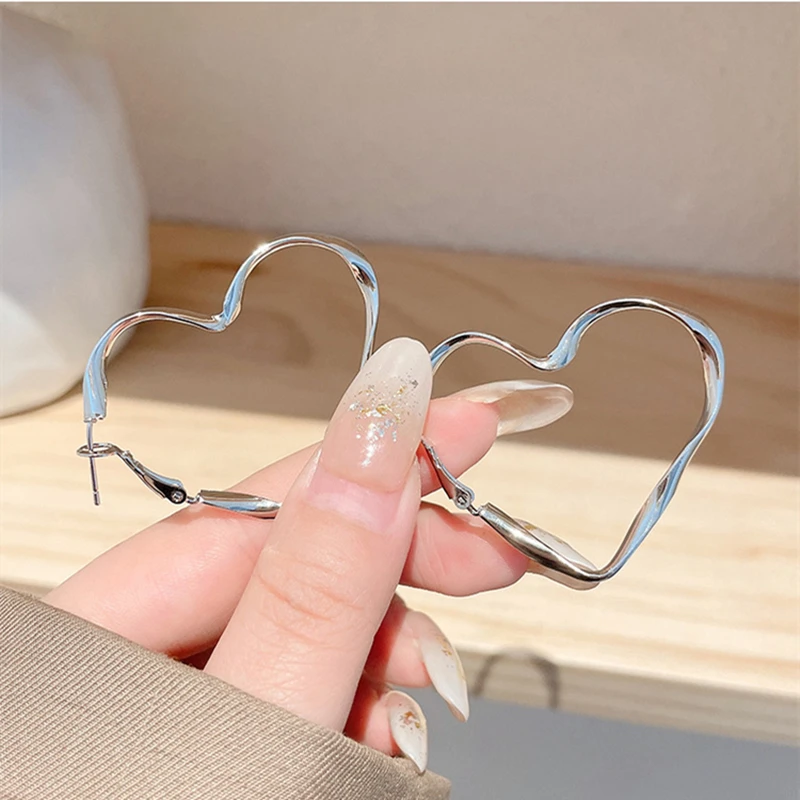 Minimalist Big Heart Hoop Earring for Women Unique Gold Color Wave Loop Ear Statement Party Jewelry LOVE Christmas Gift