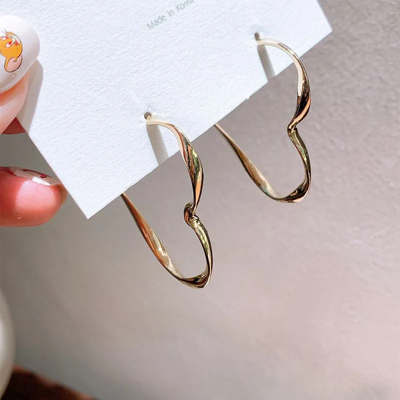 Minimalist Big Heart Hoop Earring for Women Unique Gold Color Wave Loop Ear Statement Party Jewelry LOVE Christmas Gift