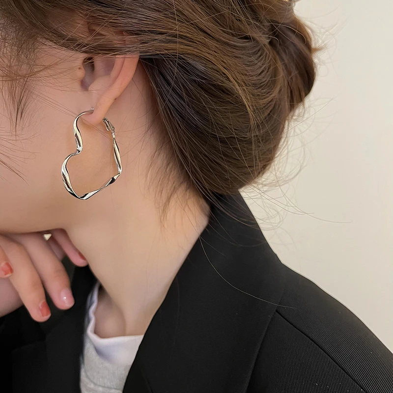 Minimalist Big Heart Hoop Earring for Women Unique Gold Color Wave Loop Ear Statement Party Jewelry LOVE Christmas Gift