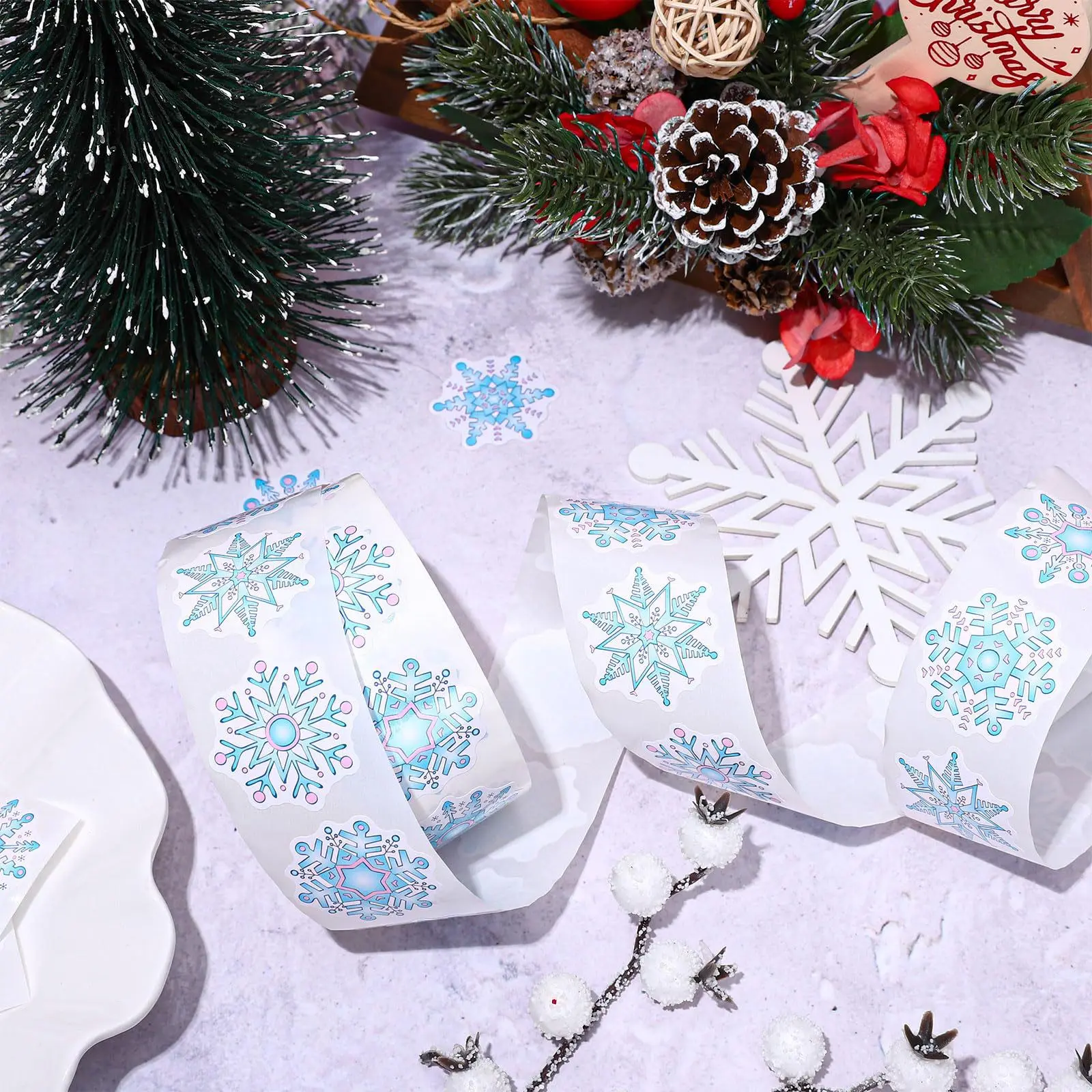 500pcs/roll Blue Snowflake Merry Christmas Sticker Gift Envelope Sealing Label Decoration Stationery Sticker 2.5cm