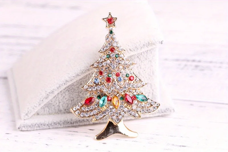 Women Men Fashion Exquisite Christmas Tree Crystal Brooch Badges Elegant Lady Festival New Yearl Gift Pin