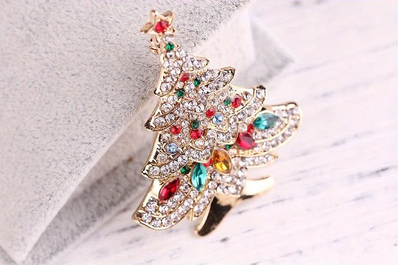 Women Men Fashion Exquisite Christmas Tree Crystal Brooch Badges Elegant Lady Festival New Yearl Gift Pin