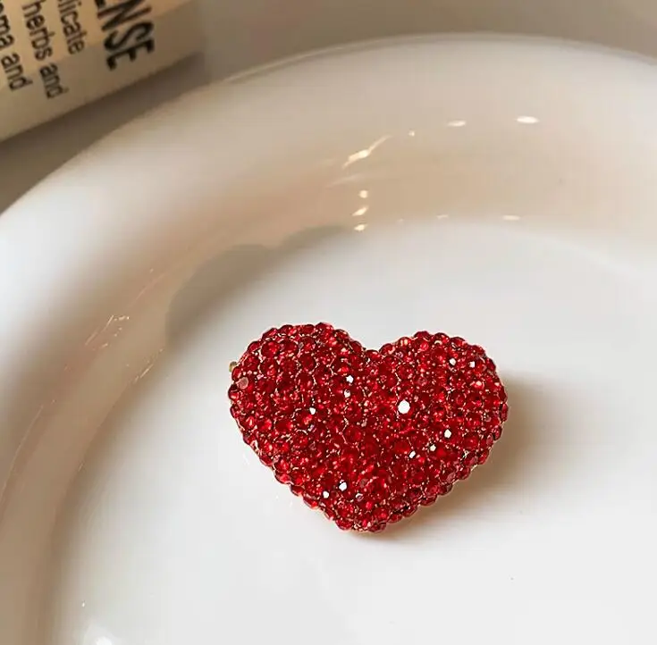 Bling Red Full of Rhinestone Heart Shape Brooch for Women Lovers Lapel Love Pins Christmas Love Pins Valentine Gifts