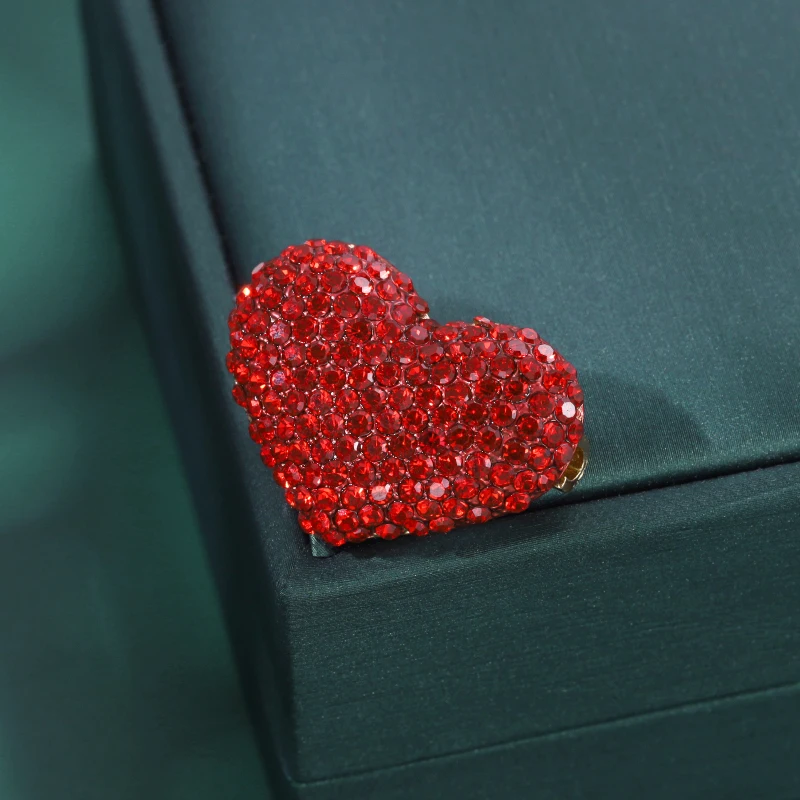 Bling Red Full of Rhinestone Heart Shape Brooch for Women Lovers Lapel Love Pins Christmas Love Pins Valentine Gifts