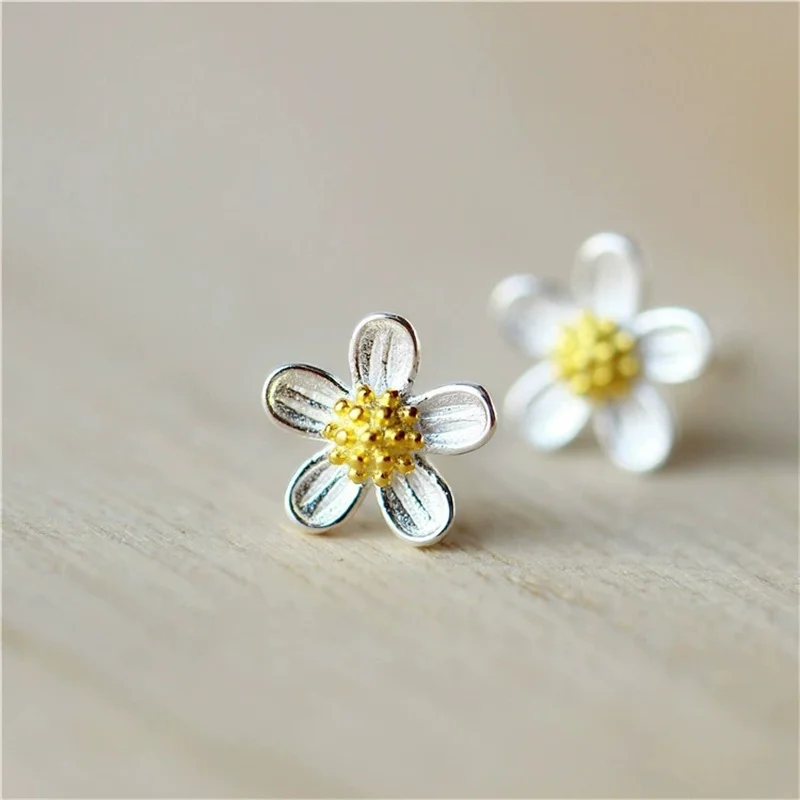Mini Small White Color Daisy Flower For Women's Simple Temperament Jewelry Circular Christmas Birthday Gift Wedding