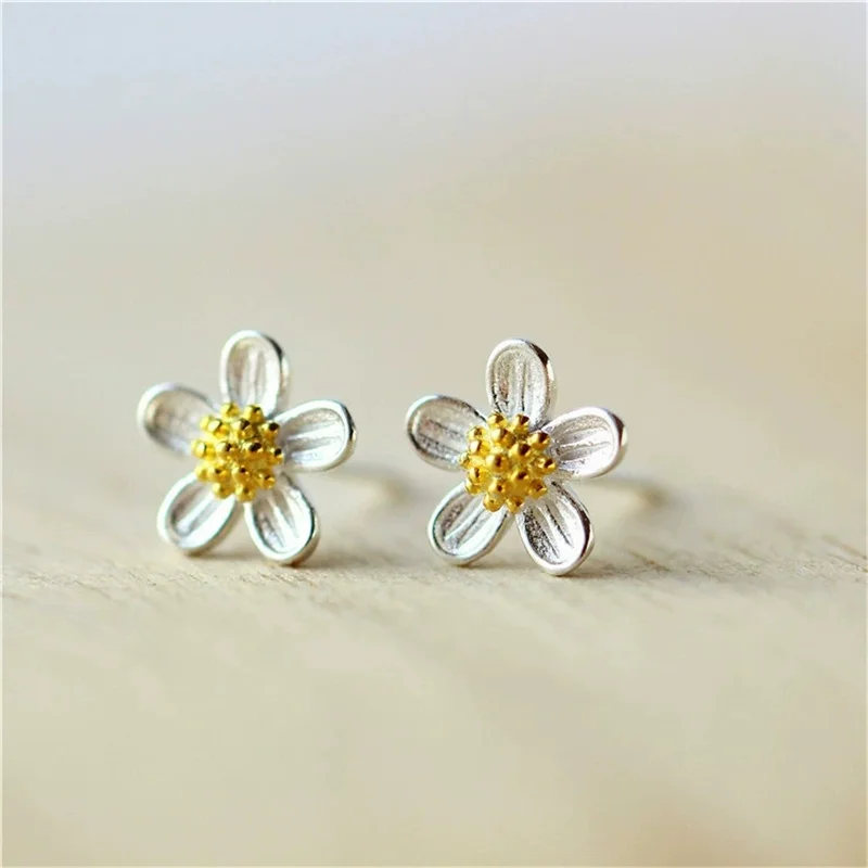 Mini Small White Color Daisy Flower For Women's Simple Temperament Jewelry Circular Christmas Birthday Gift Wedding