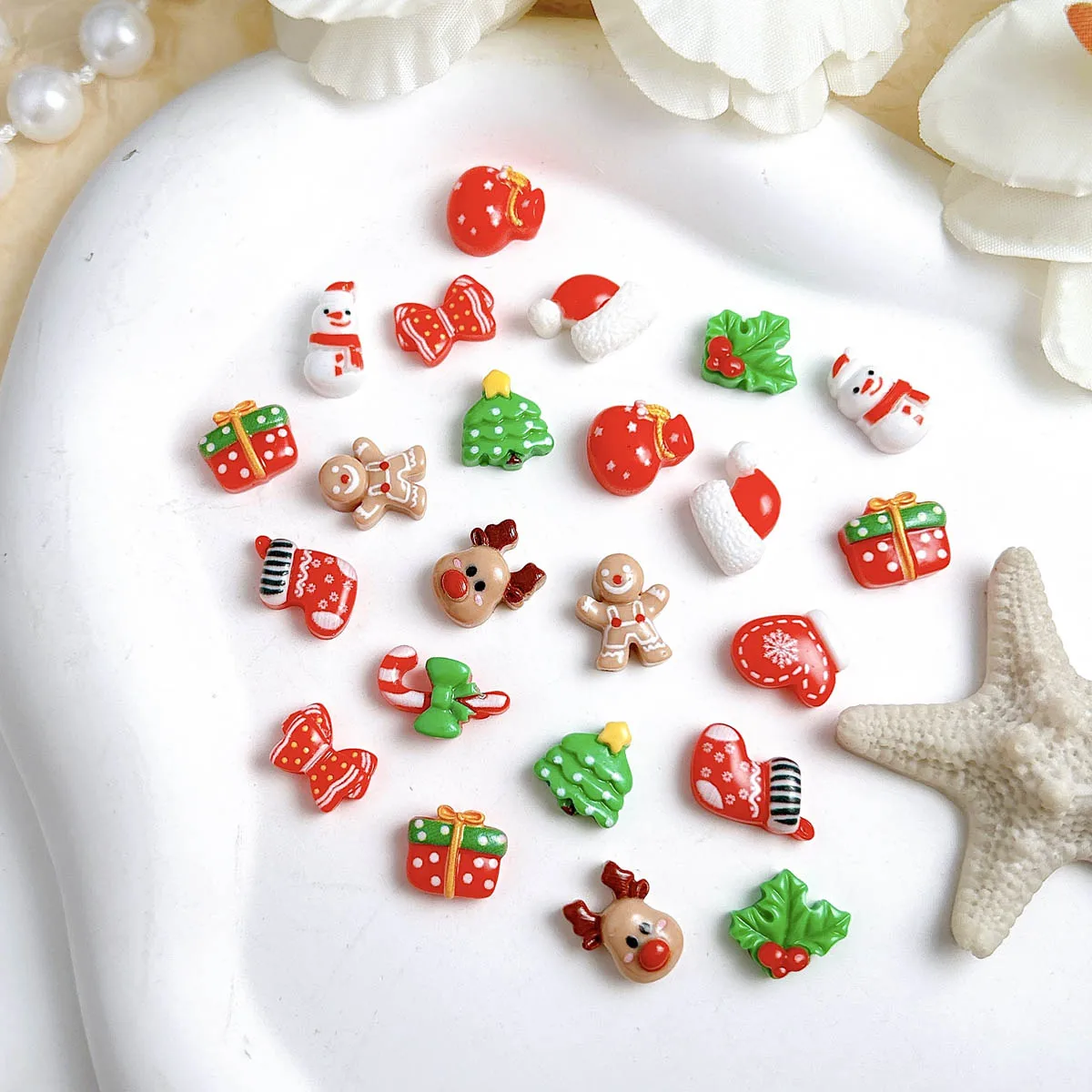 20PCS Kawaii Painted Snowman Gloves Resin Nail Charms 3D Cartoon Reindeer Gift Box Nail Art Decorations DIY Christmas Nail Parts