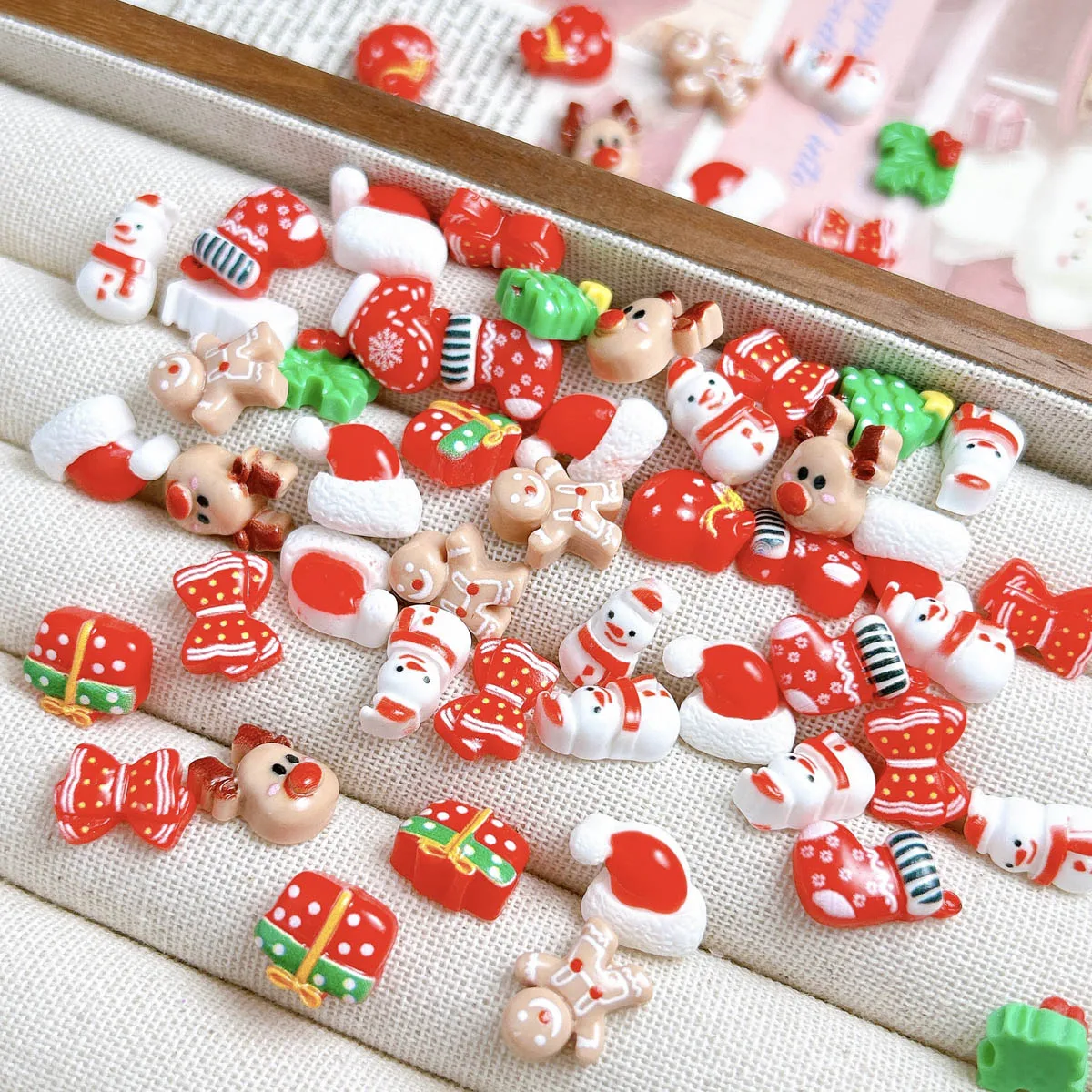 20PCS Kawaii Painted Snowman Gloves Resin Nail Charms 3D Cartoon Reindeer Gift Box Nail Art Decorations DIY Christmas Nail Parts