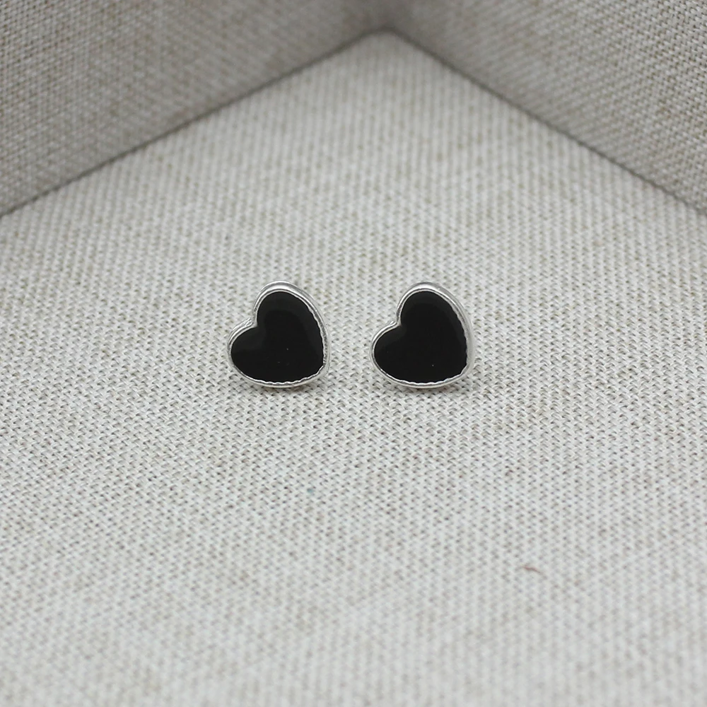 Small Black Color Heart Stud Earring for Women Sweet Temperament Mini Simple Jewelry Accessories Wholesale Christmas Day Gift