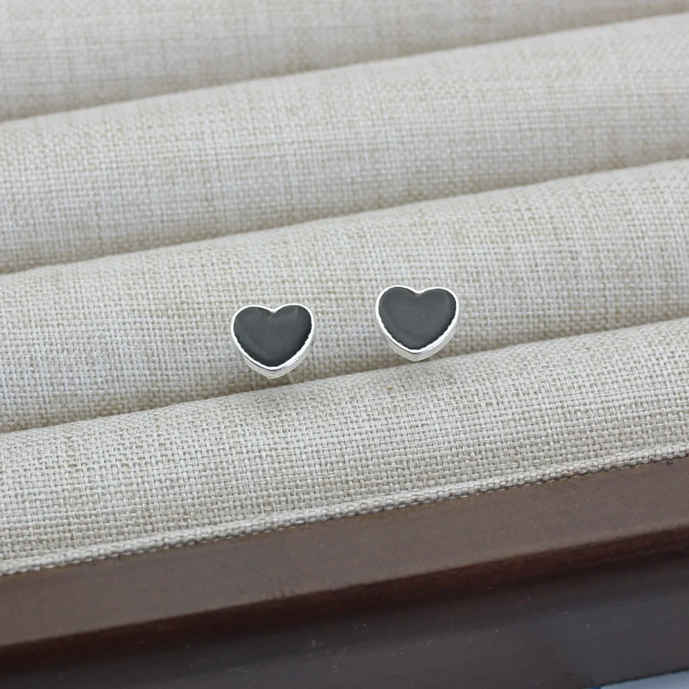 Small Black Color Heart Stud Earring for Women Sweet Temperament Mini Simple Jewelry Accessories Wholesale Christmas Day Gift