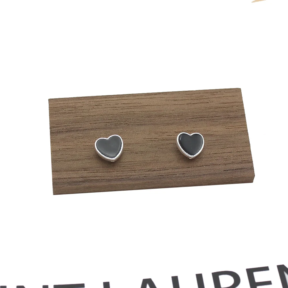 Small Black Color Heart Stud Earring for Women Sweet Temperament Mini Simple Jewelry Accessories Wholesale Christmas Day Gift