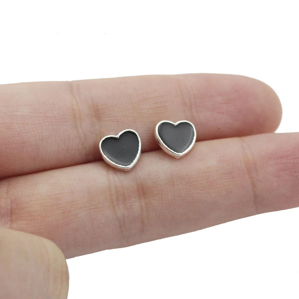 Small Black Color Heart Stud Earring for Women Sweet Temperament Mini Simple Jewelry Accessories Wholesale Christmas Day Gift