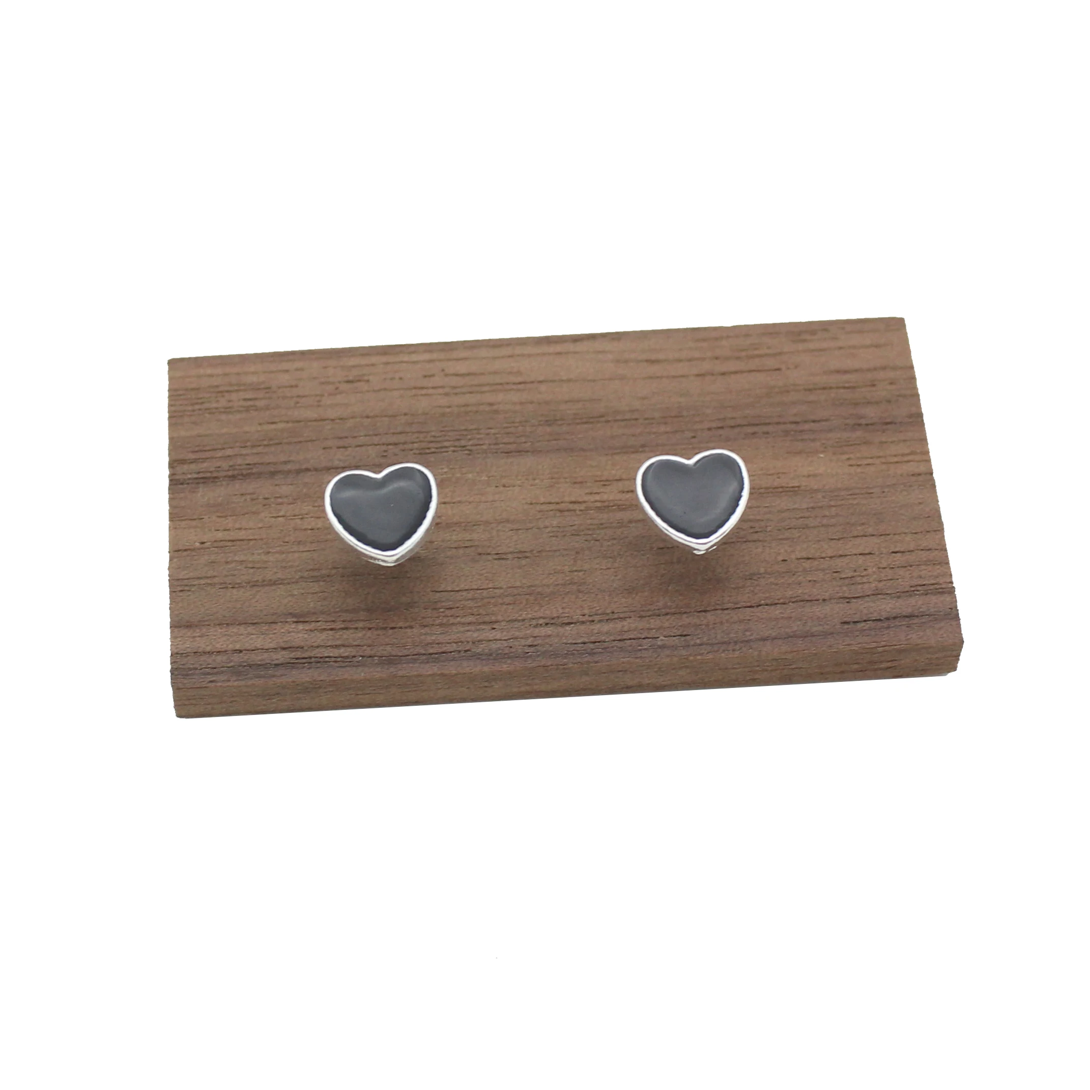 Small Black Color Heart Stud Earring for Women Sweet Temperament Mini Simple Jewelry Accessories Wholesale Christmas Day Gift