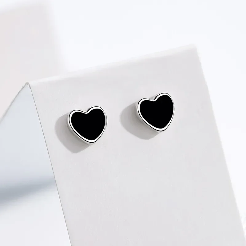 Small Black Color Heart Stud Earring for Women Sweet Temperament Mini Simple Jewelry Accessories Wholesale Christmas Day Gift
