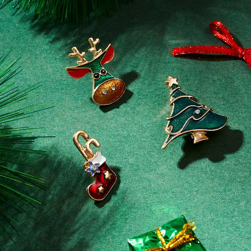 Fashion Xmas Brooch Badge Set for Women Christmas Pins Snowman Snowflake Deer Bell Hat Sock Tree Cartoon Cute Jewelry Gift