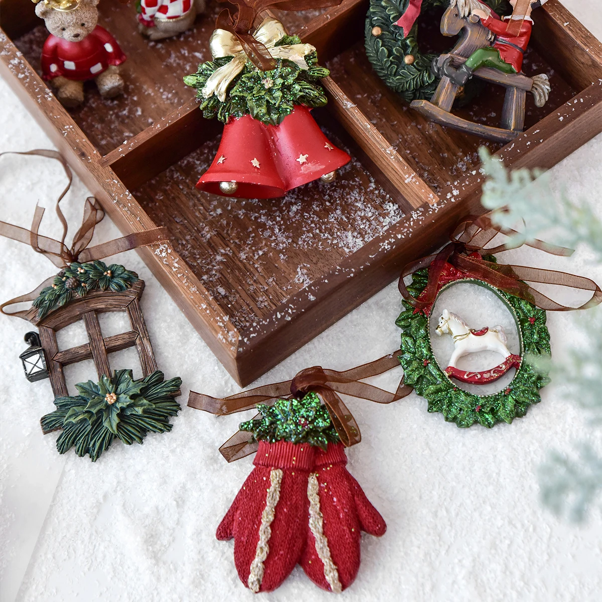 1 Piece Christmas Resin Wreath Bell & Bird Hanging Ornament for Home, Window, Christmas, Holiday and Party Decoration