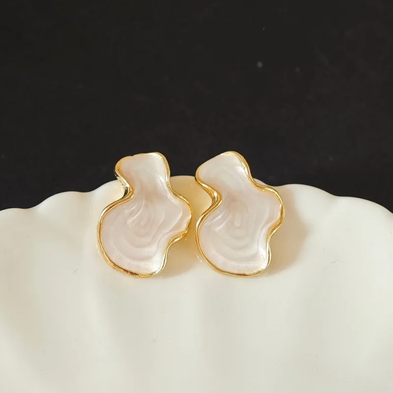 Abstract Alien White Color Cloud Irregular Stud Earring for Women Temperament Ear Jewelry Simple Christmas Valentine's Day Gift