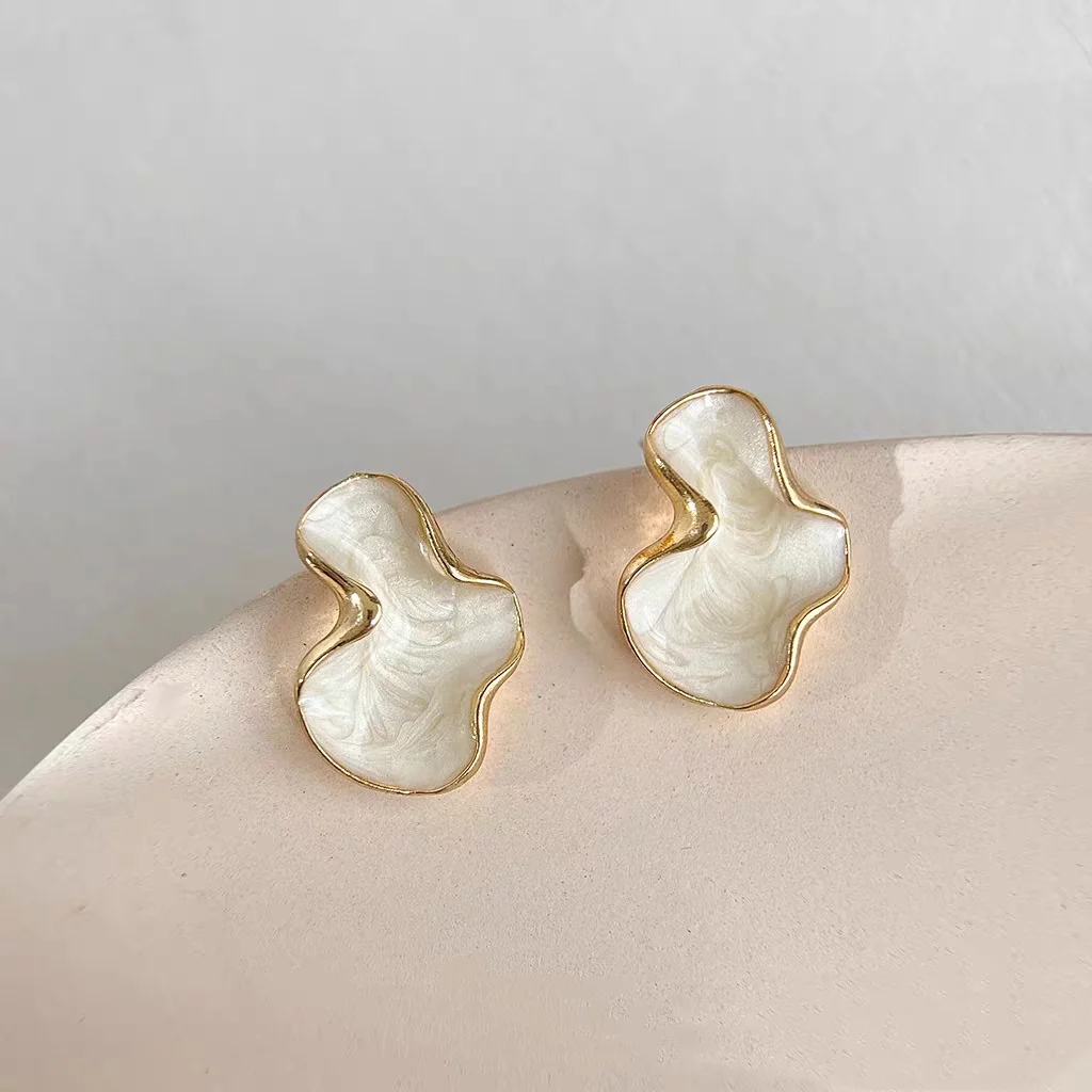Abstract Alien White Color Cloud Irregular Stud Earring for Women Temperament Ear Jewelry Simple Christmas Valentine's Day Gift