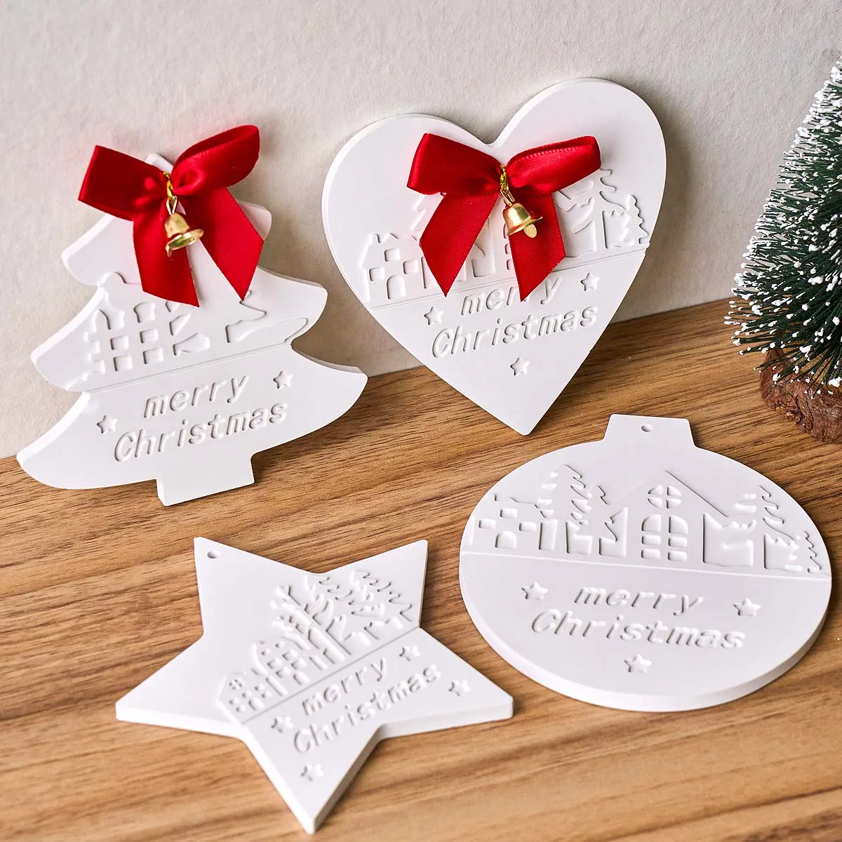 Christmas Heart Round Tree Star-Shaped Hanging Ornament Silicone Mold DIY Cement Plaster Clay Craft for Home Decor Craft Gift