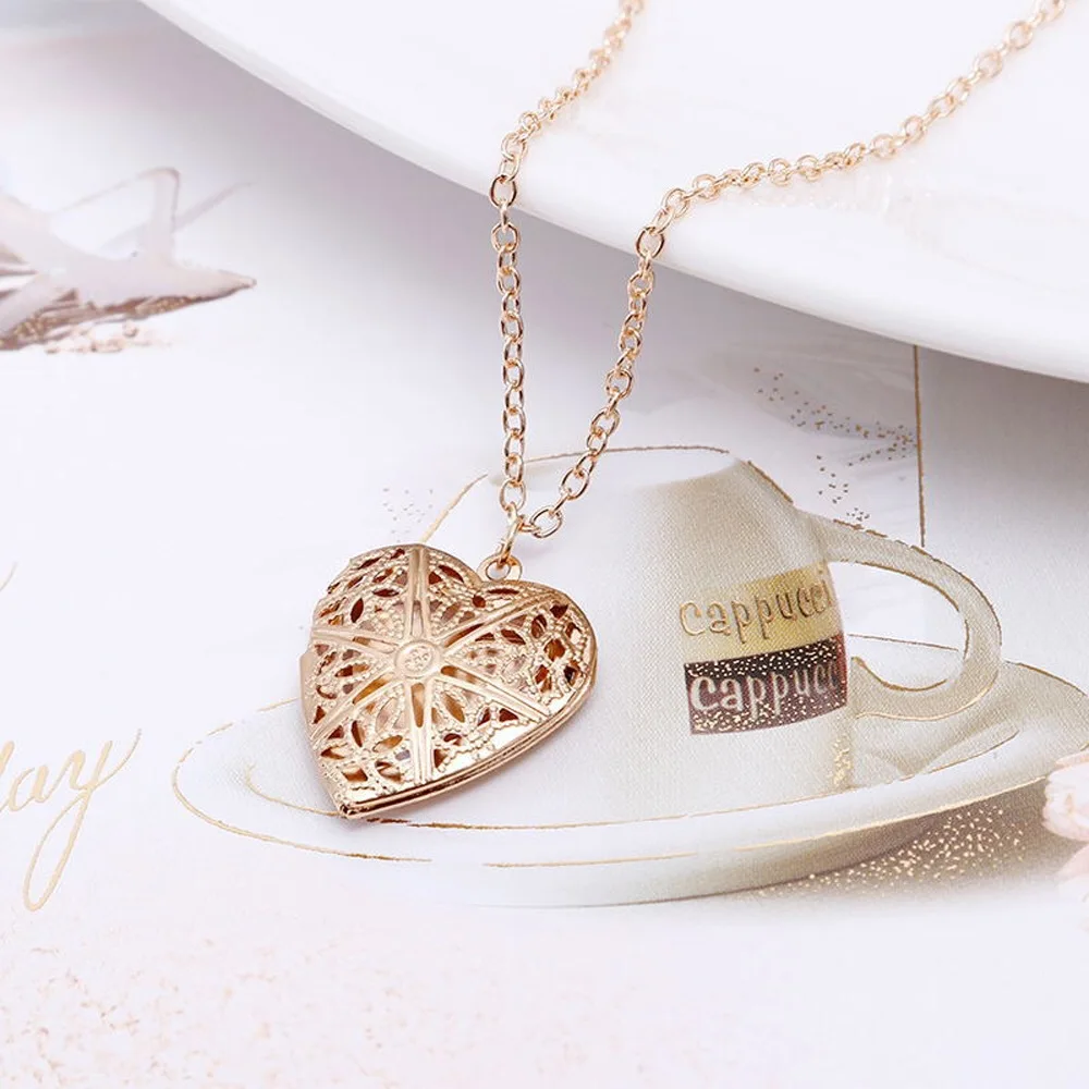 Retro Hollow Heart Pendant Necklace for Women Geometric Charm Love Collares Chain Clavicle Jewelry Statement Christmas Gift